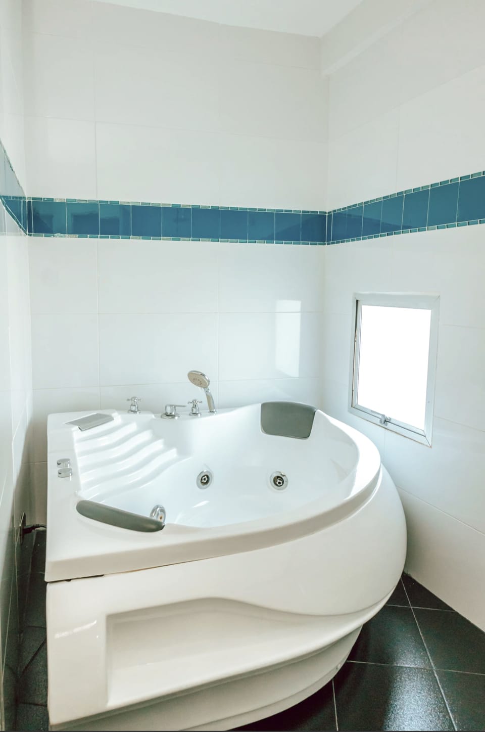 Superior Suite | Jetted tub