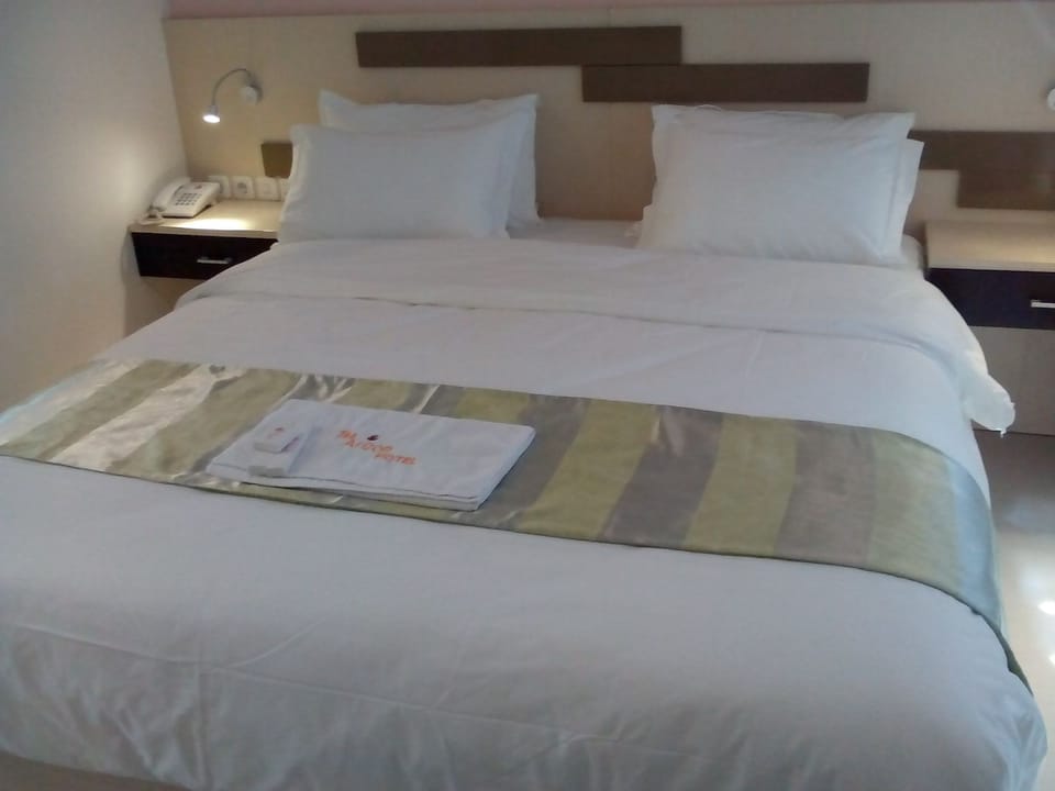Superior Double Room, 1 Double Bed, Non Smoking, City View | Desk, free WiFi, bed sheets