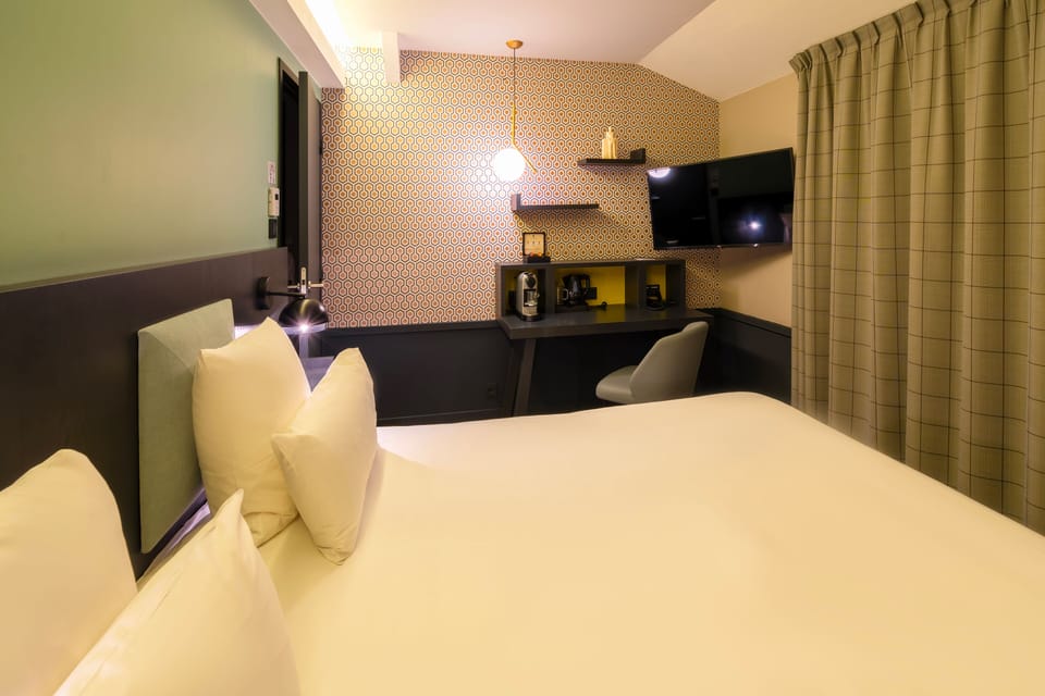 Superior Room, 1 Double Bed | Premium bedding, minibar, in-room safe, desk