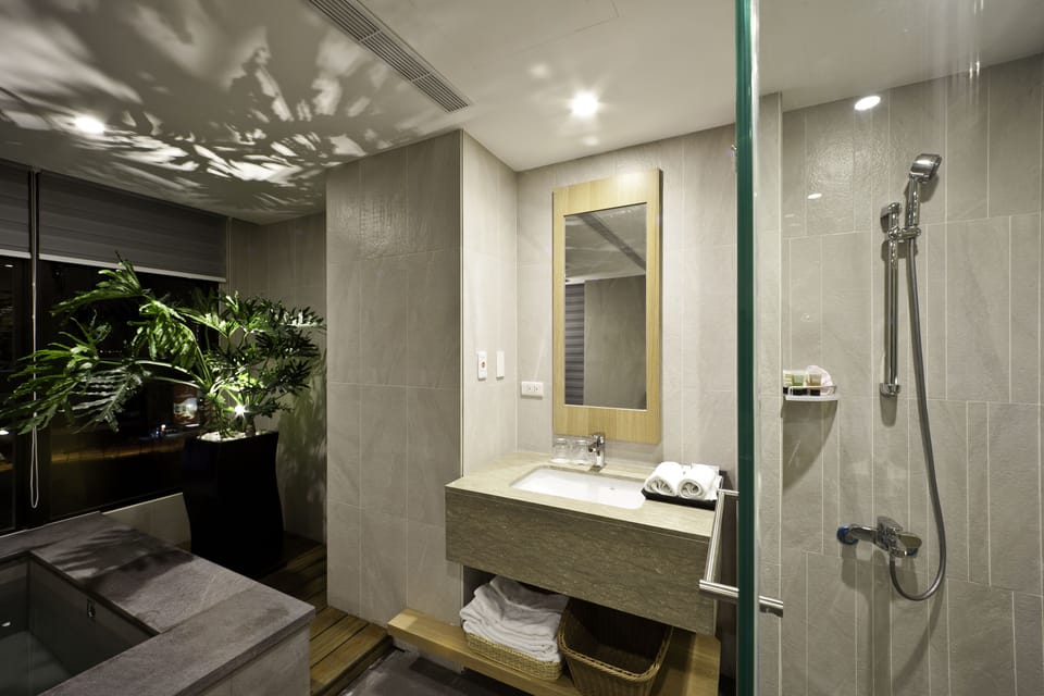 Raingo Mountain Side Room | Bathroom | Separate tub and shower, spring water tub, free toiletries, hair dryer