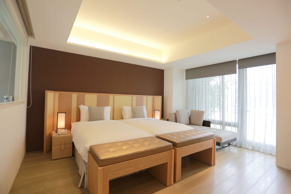 Windso Plain Side Room | Premium bedding, down comforters, minibar (free items), blackout drapes