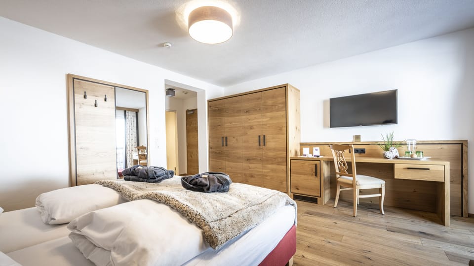 Deluxe Double Room, 2 Twin Beds, Mountain View | In-room safe, soundproofing, free cribs/infant beds, free WiFi