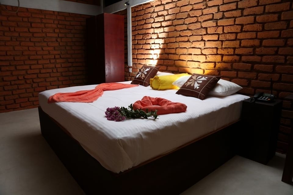 Deluxe Double Room, 1 King Bed, Patio | Desk, blackout drapes, free WiFi