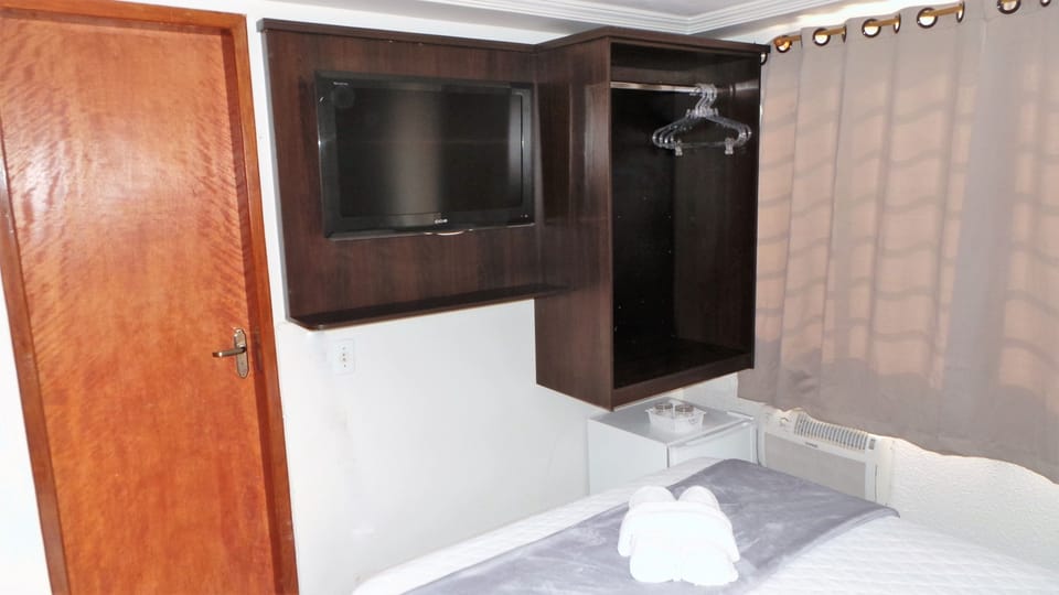 Double Room Single Use | Minibar, blackout drapes, iron/ironing board, free WiFi