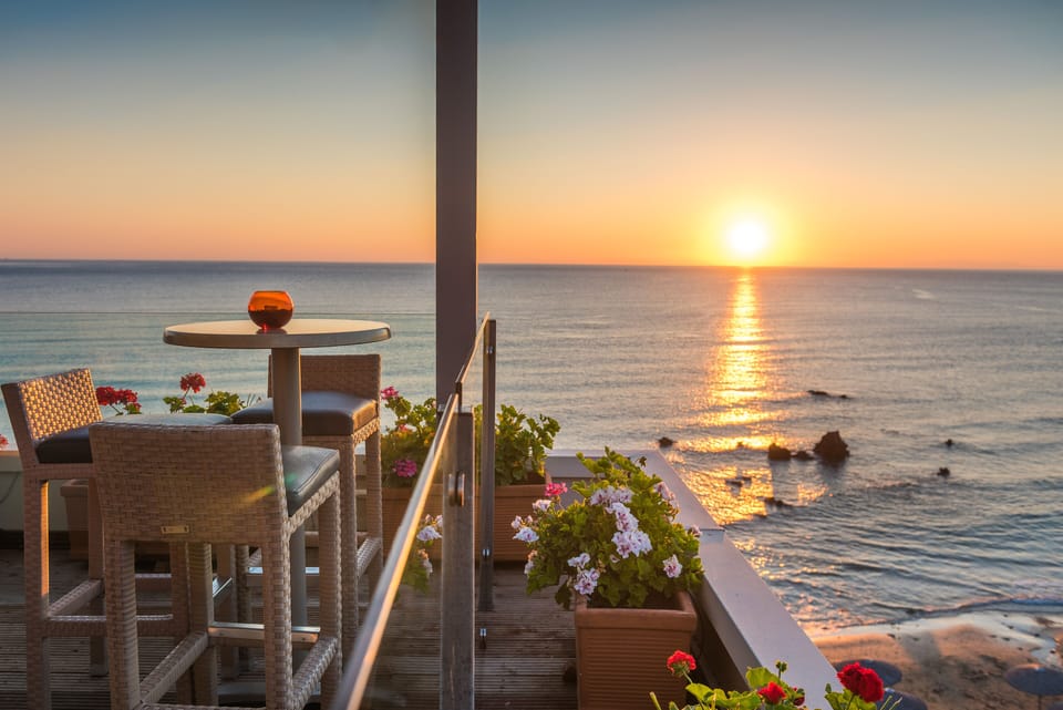 Rooftop bar, ocean view, open daily