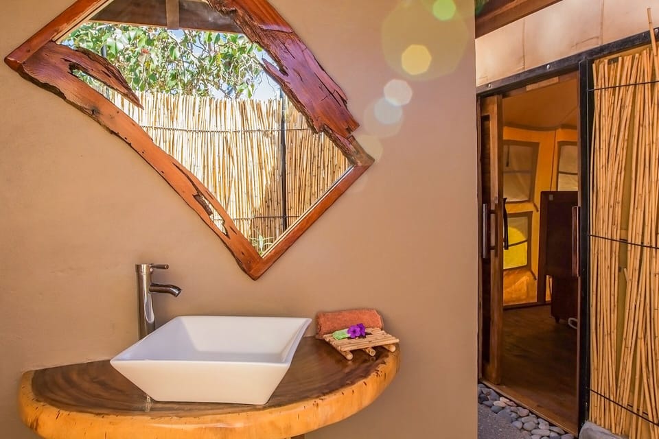 Beachfront Levu Bure | Bathroom | Shower, towels