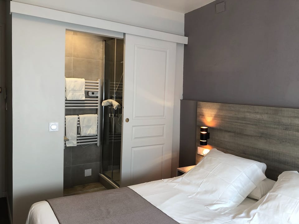 Premium bedding, in-room safe, desk, laptop workspace