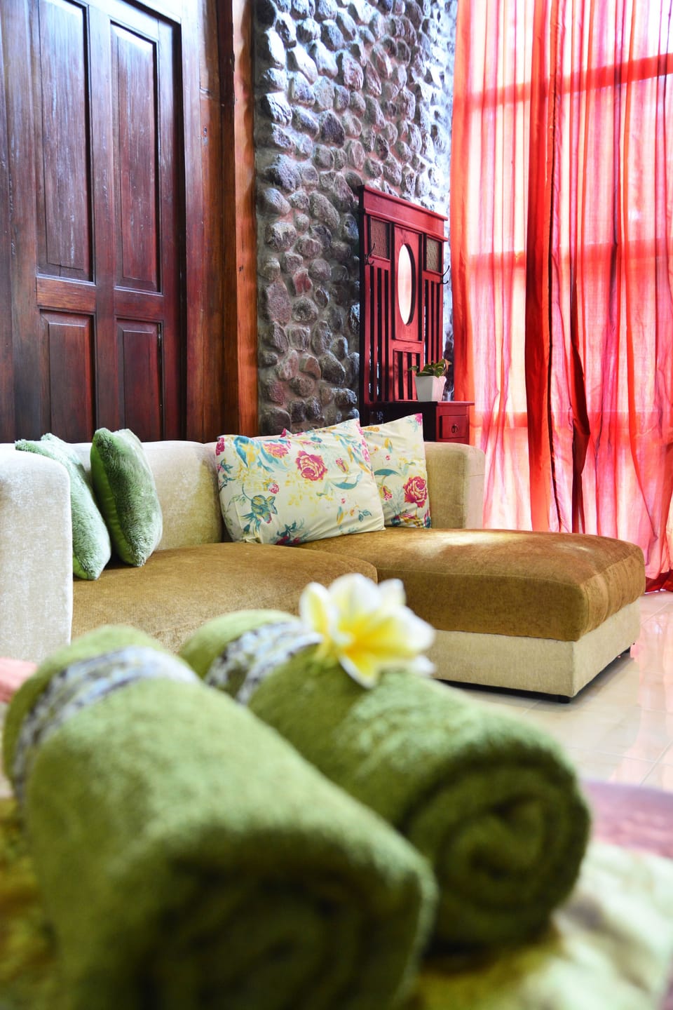 Family Single Room, 1 King Bed, Garden View, Garden Area | Individually furnished, free WiFi, bed sheets