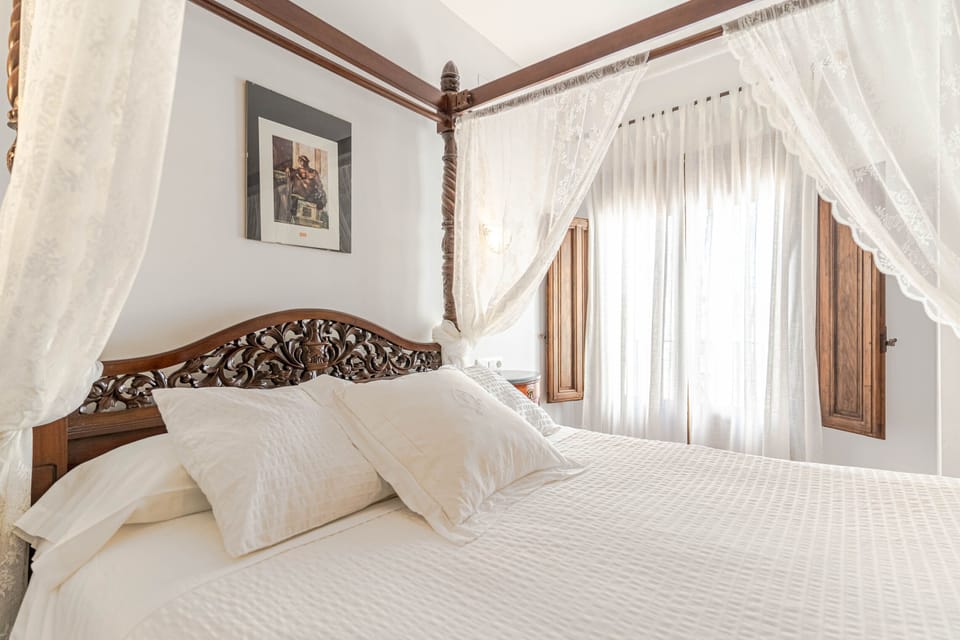 Suite | Desk, blackout drapes, free cribs/infant beds, rollaway beds