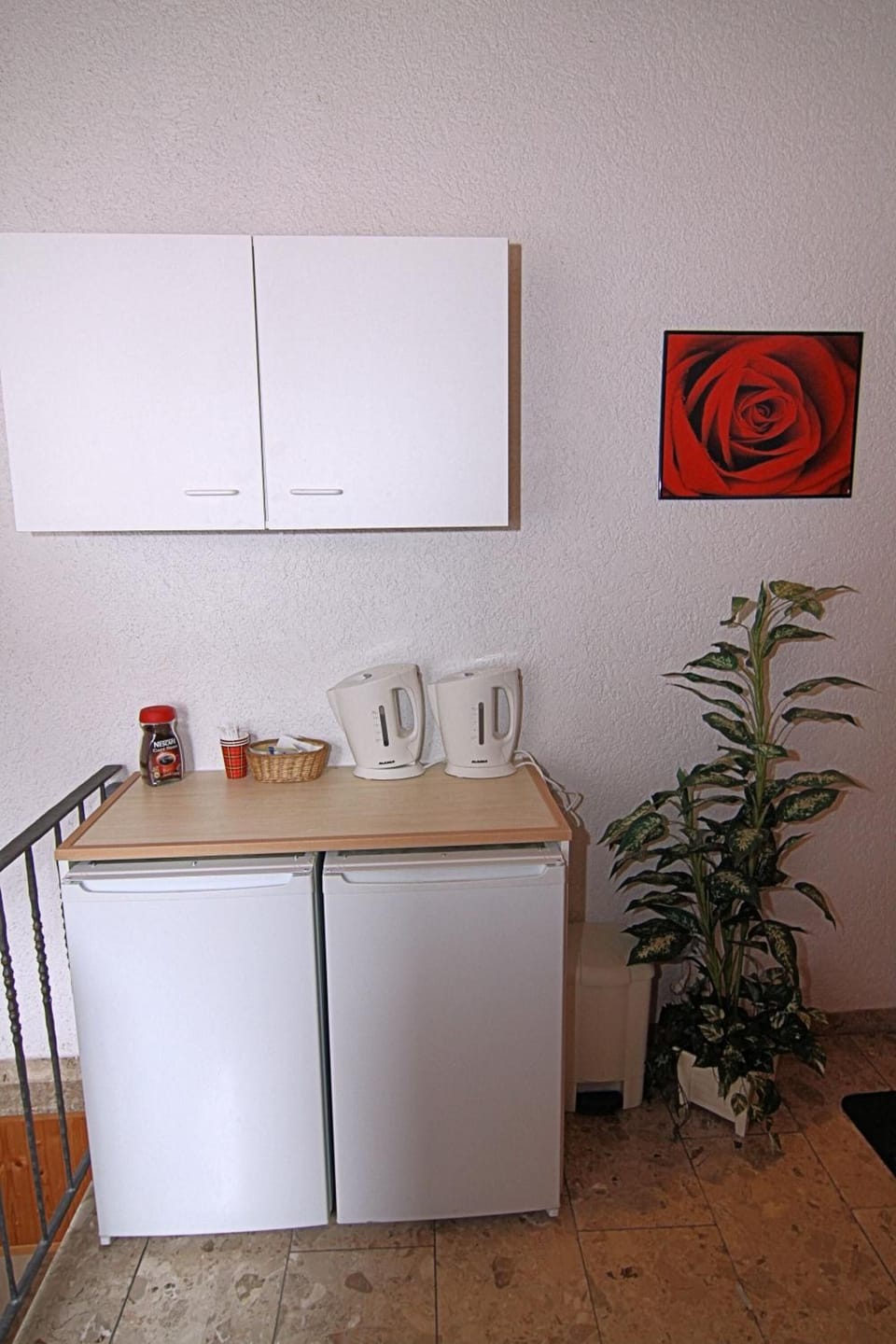Coffee/tea maker, refrigerator (on request)