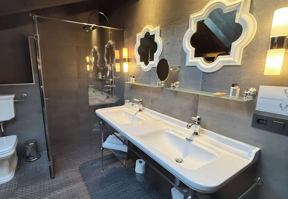 Superior Double or Twin Room, Balcony, Mountain View (Cristal) | Bathroom | Shower, free toiletries, hair dryer, slippers