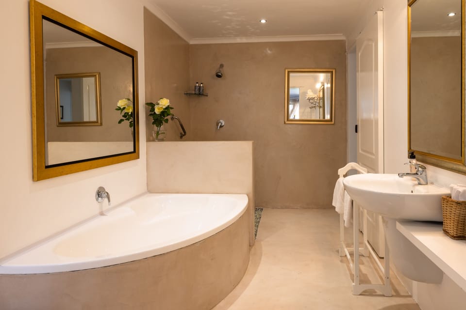 Family Room, 1 Bedroom, Garden View | Bathroom | Separate tub and shower, free toiletries, hair dryer, bathrobes