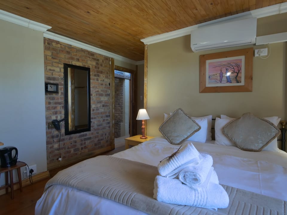 Comfort Double Room | Premium bedding, WiFi (free), individually decorated
