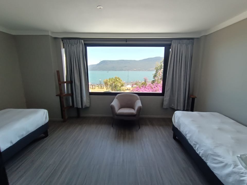 Suite (Quadruple Room) | Minibar, in-room safe, free WiFi, bed sheets