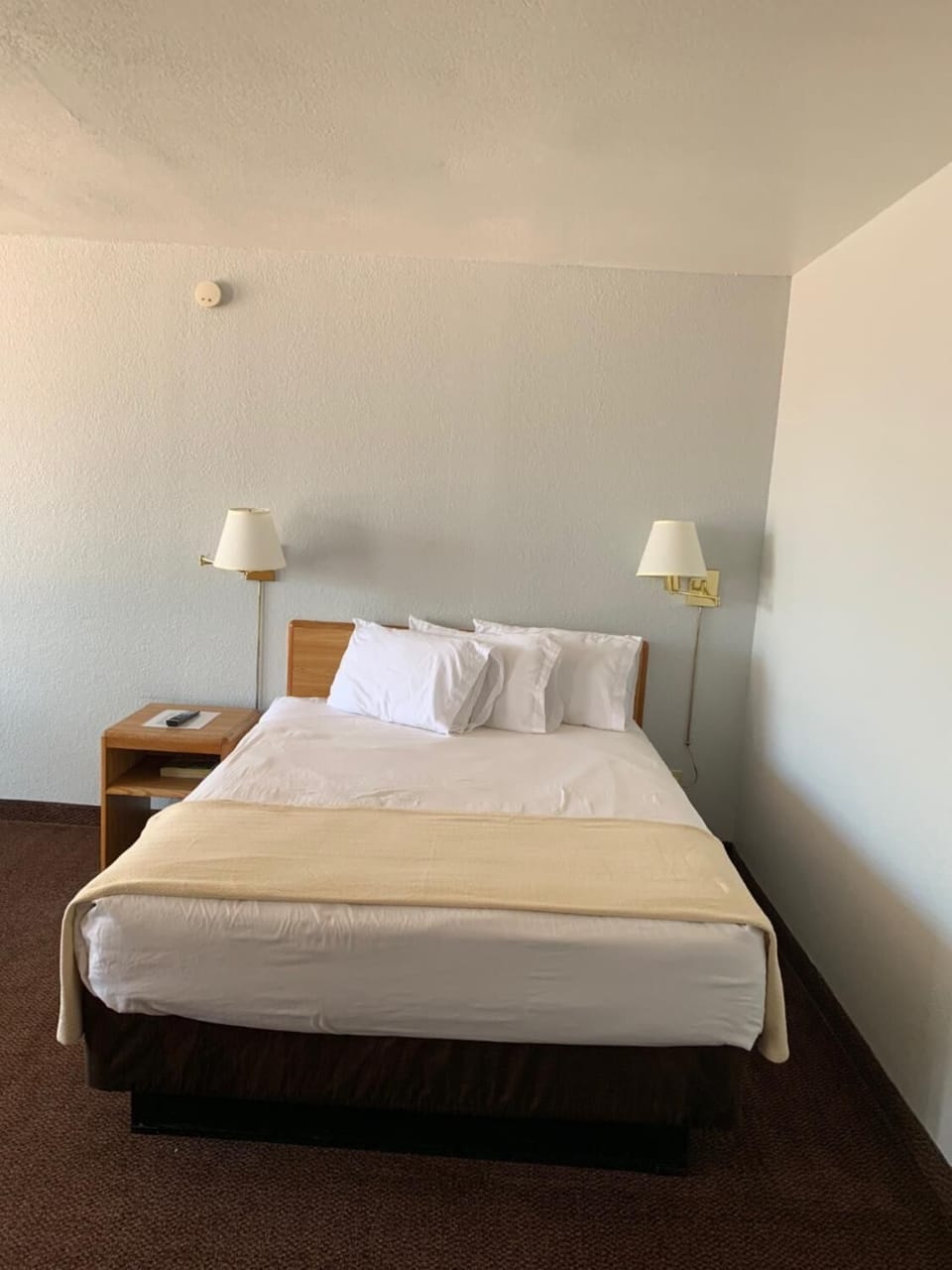 Desk, WiFi, wheelchair access
