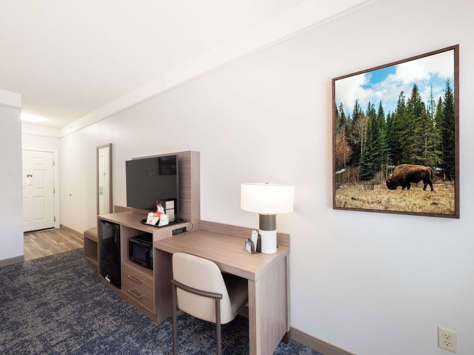 Premium bedding, pillowtop beds, in-room safe, desk