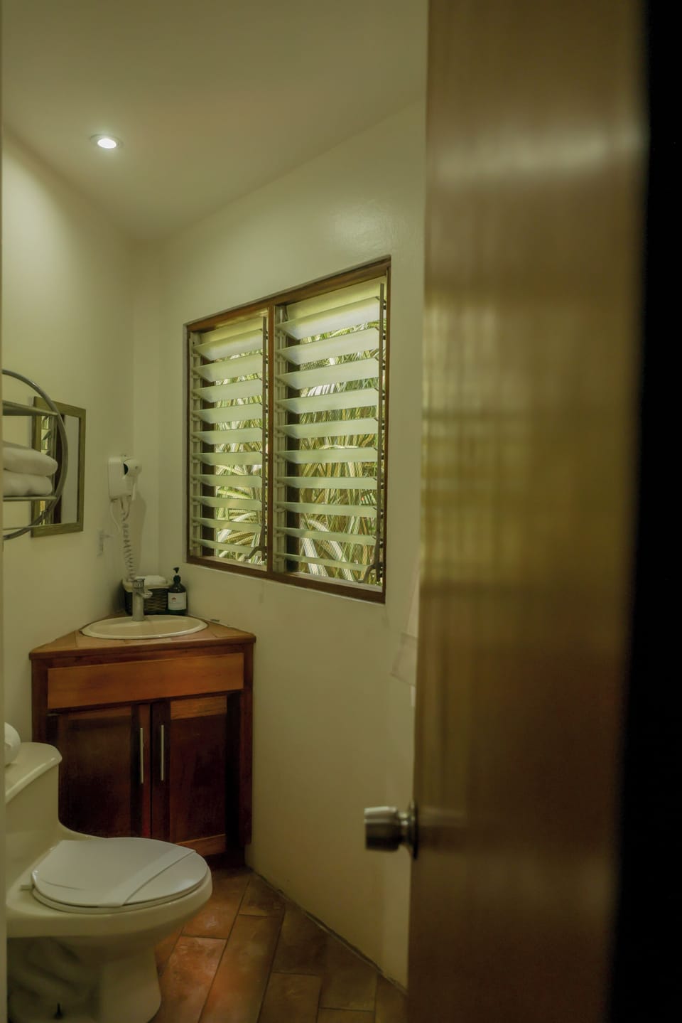 Superior Double or Twin Room, Garden View | Bathroom | Shower, rainfall showerhead, towels