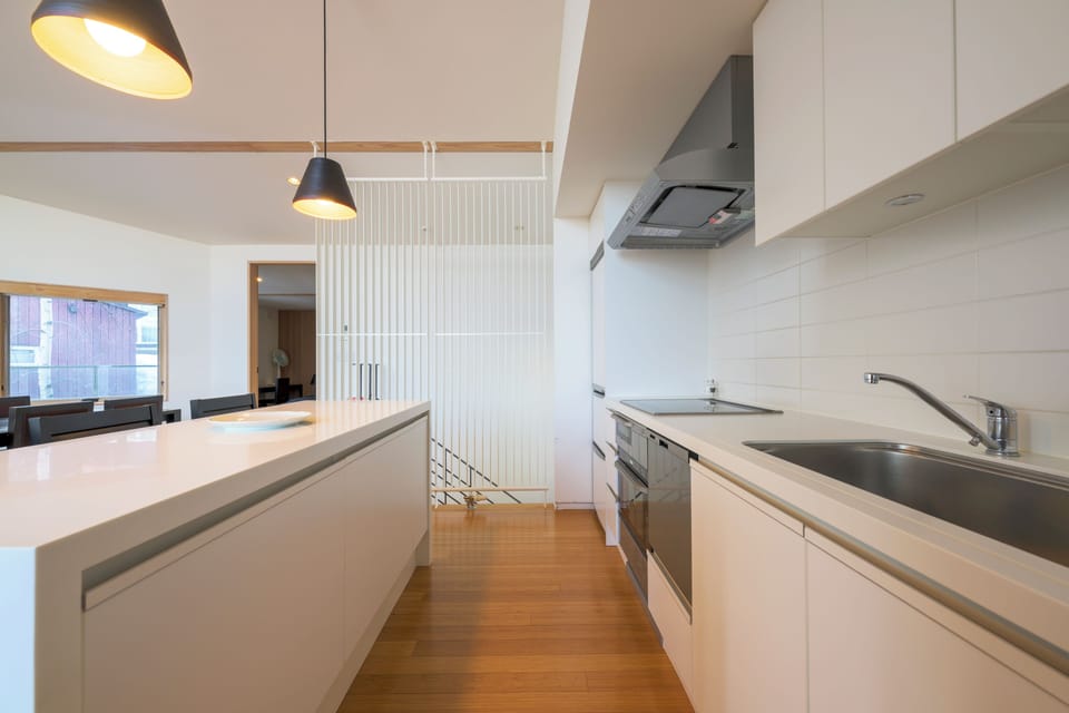 House, 3 Bedrooms | Private kitchen | Full-size fridge, microwave, oven, stovetop
