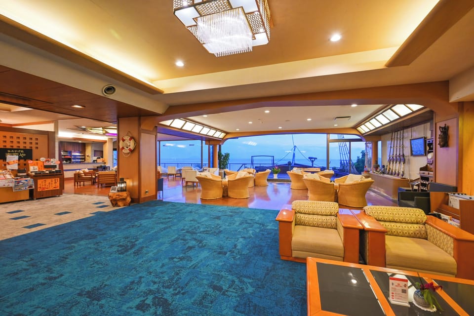 Lobby lounge