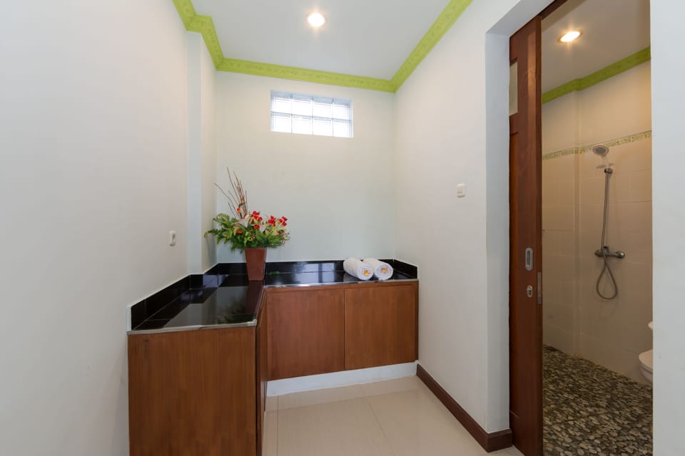 Deluxe Room, 1 Double Bed, Garden View | Desk, blackout drapes, iron/ironing board, cribs/infant beds