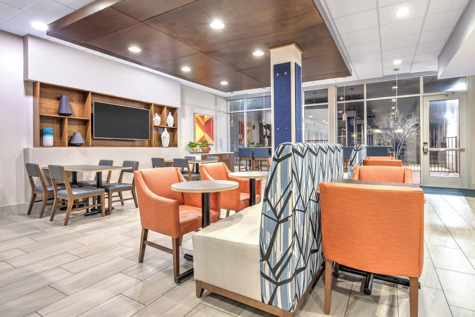 Free buffet breakfast on weekdays