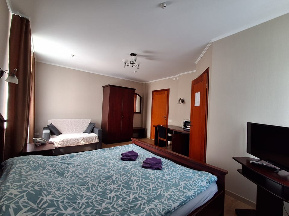 Deluxe Triple Room | Free WiFi, bed sheets
