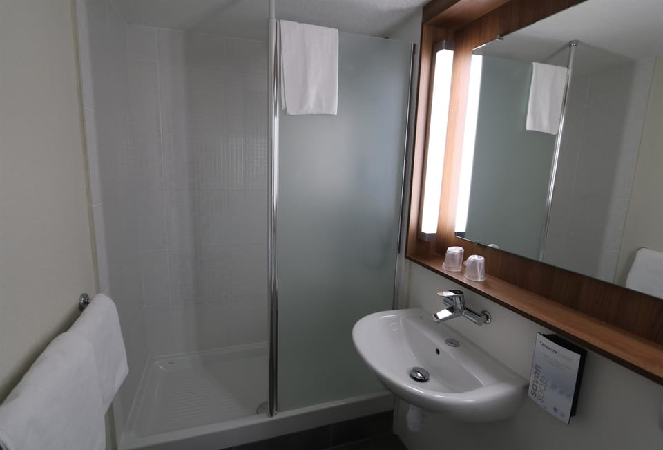 Rainfall showerhead, eco-friendly toiletries, hair dryer, towels