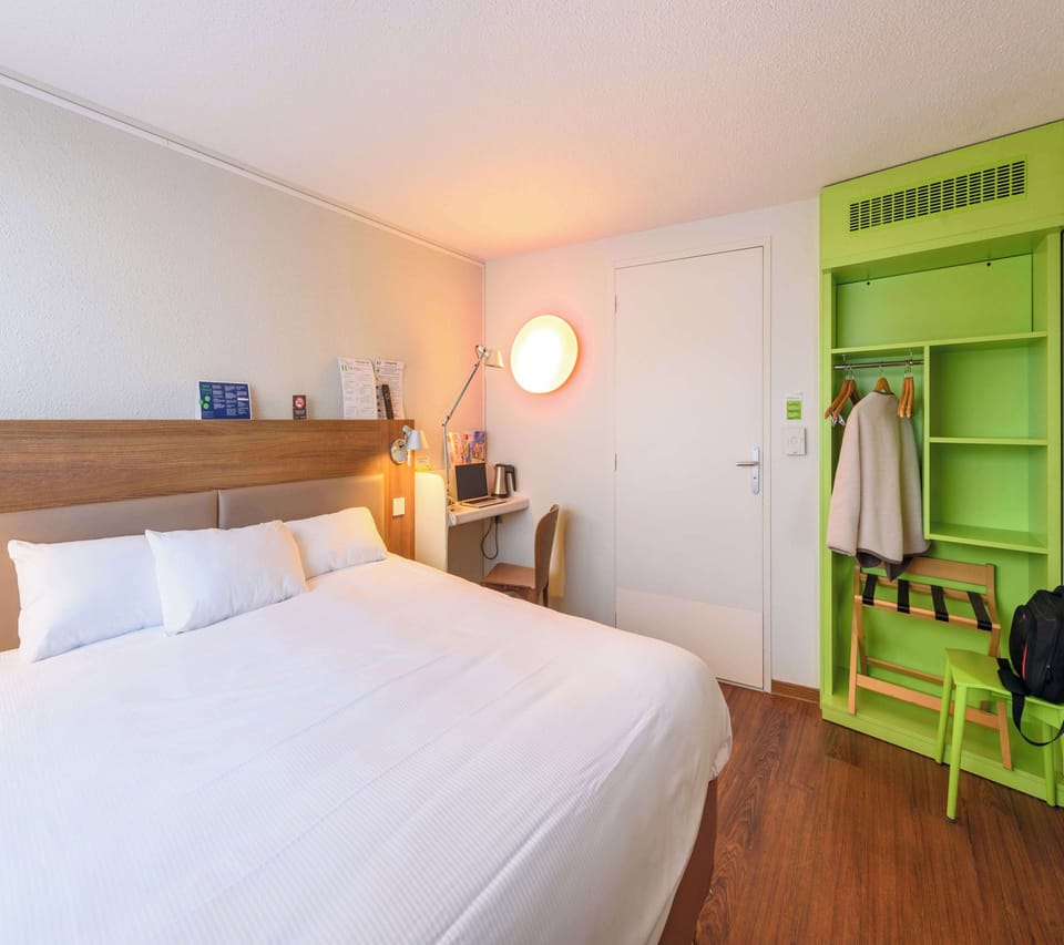 Standard Room, 1 Double Bed | Premium bedding, pillowtop beds, desk, soundproofing