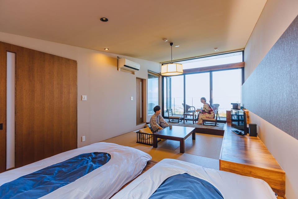 Down comforters, in-room safe, WiFi (free)