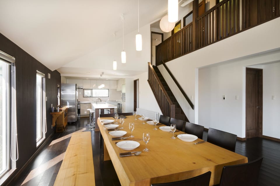 House, 5 Bedrooms (2 double, 4 single, 4 bunk Beds) | 5 bedrooms, desk, iron/ironing board, rollaway beds