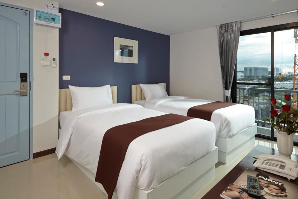 Desk, blackout drapes, free WiFi, bed sheets