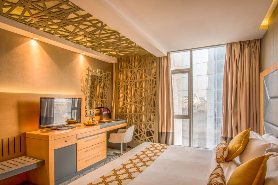 Deluxe Double Room, 1 King Bed | Minibar, in-room safe, desk, soundproofing