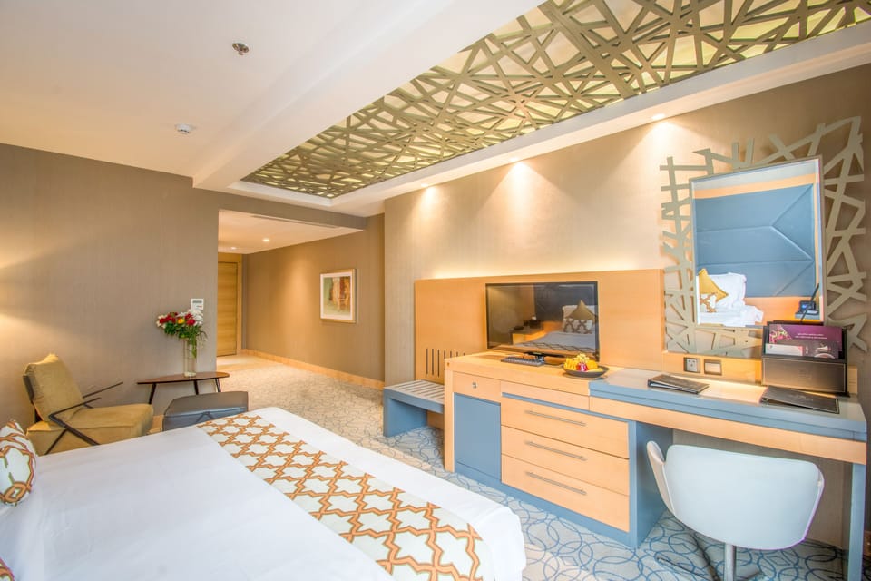 Deluxe Double Room, 1 King Bed | Minibar, in-room safe, desk, soundproofing