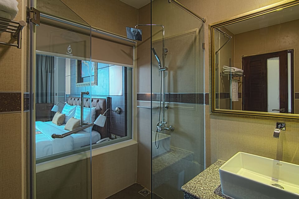 Shower, free toiletries, hair dryer, towels