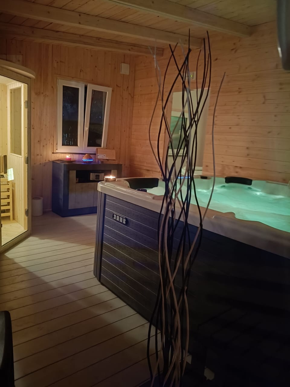 Sauna, hot tub, body treatments, hot stone massages