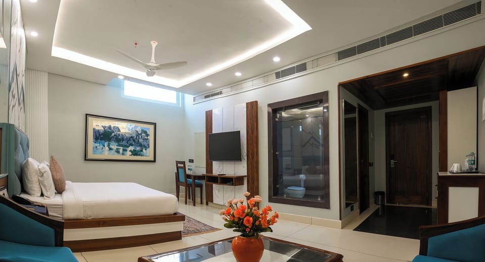 Club Royale | Premium bedding, minibar, in-room safe, desk