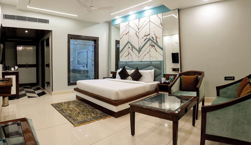 Club Royale | Premium bedding, minibar, in-room safe, desk