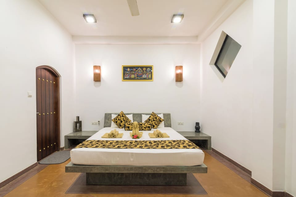Deluxe Double Room, 1 King Bed, Private Bathroom, Garden View | In-room safe, desk, blackout drapes, iron/ironing board