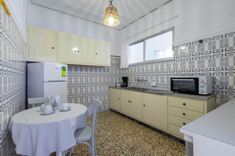 Traditional Apartment, Sea View | Private kitchen | Fridge, stovetop, coffee/tea maker, electric kettle