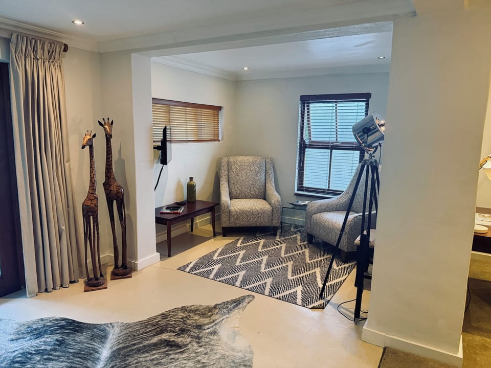 Standard Double Suite  | Living area | 32-inch flat-screen TV with satellite channels, TV