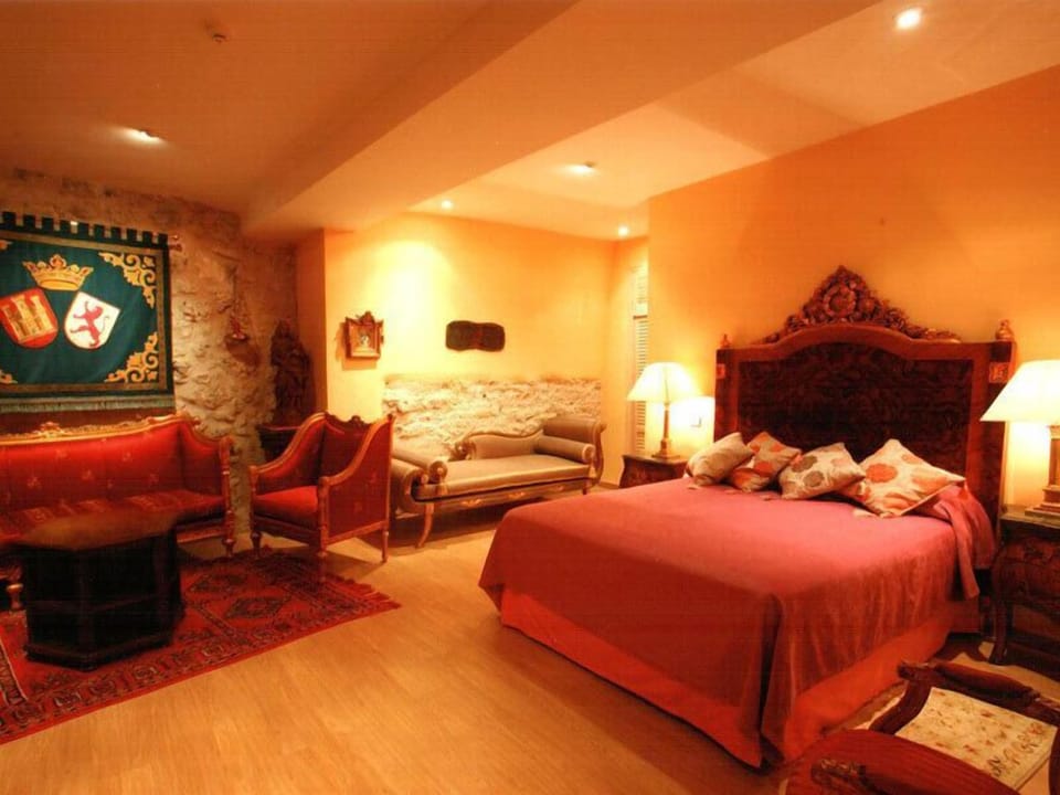 Suite | Minibar, in-room safe, individually decorated, individually furnished
