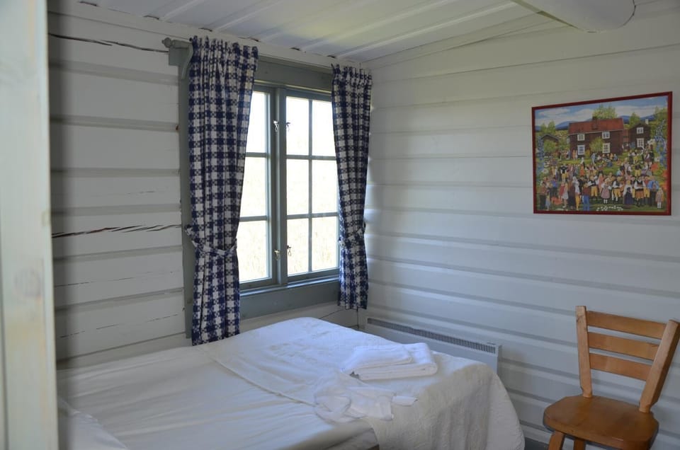 Cribs (surcharge), WiFi (free)