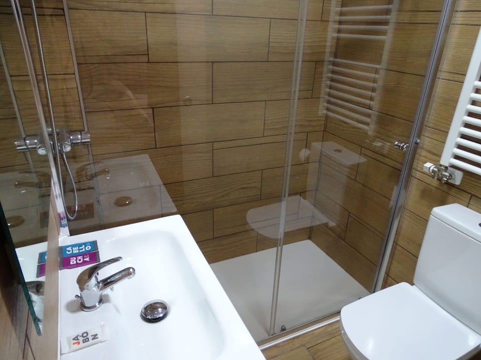 Superior Double Room, Garden View | Bathroom | Shower, free toiletries, hair dryer, towels