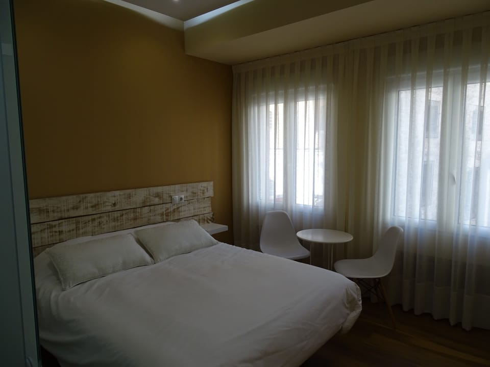Desk, blackout drapes, free WiFi, bed sheets