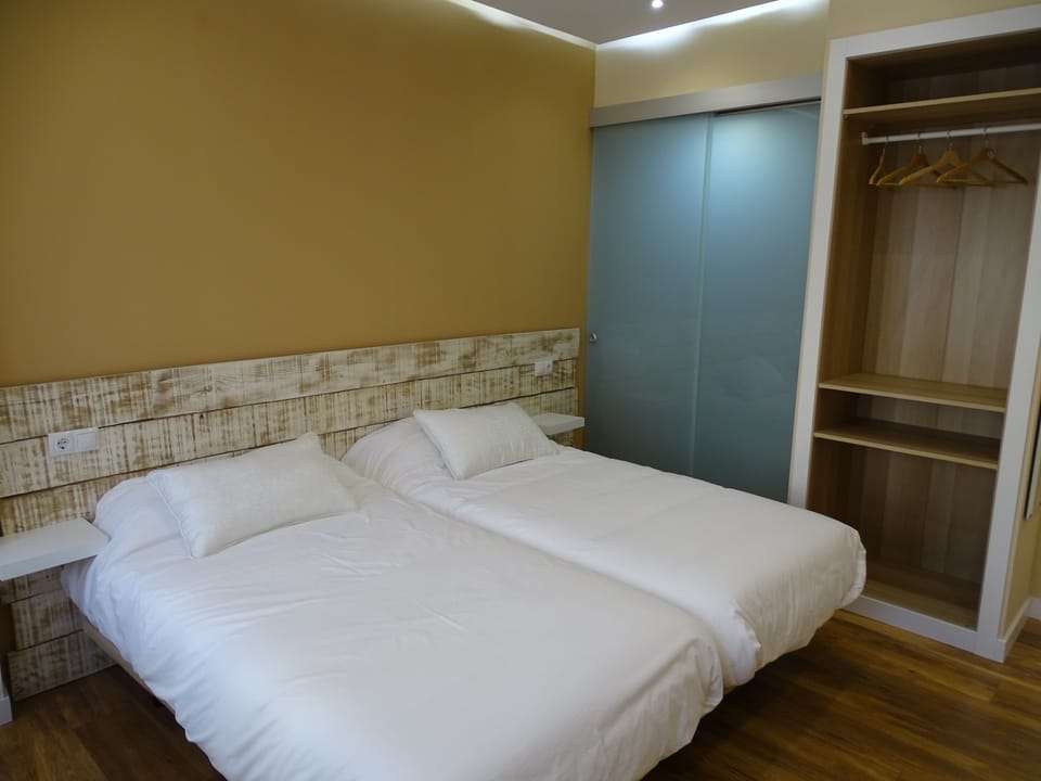Superior Double Room, Garden View | Desk, blackout drapes, free WiFi, bed sheets