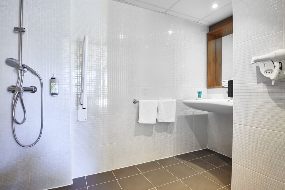 Room, 2 Twin Beds (Pop) | Bathroom | Separate tub and shower, eco-friendly toiletries, hair dryer, towels