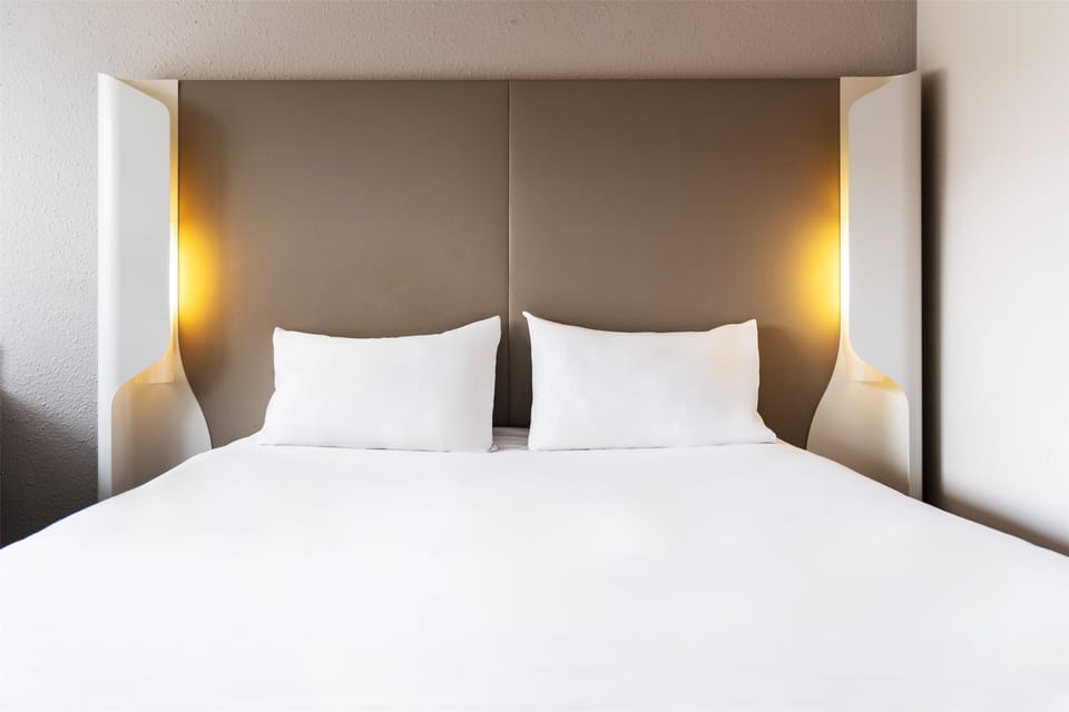 Standard Room, 1 Double Bed | Premium bedding, desk, blackout drapes, soundproofing