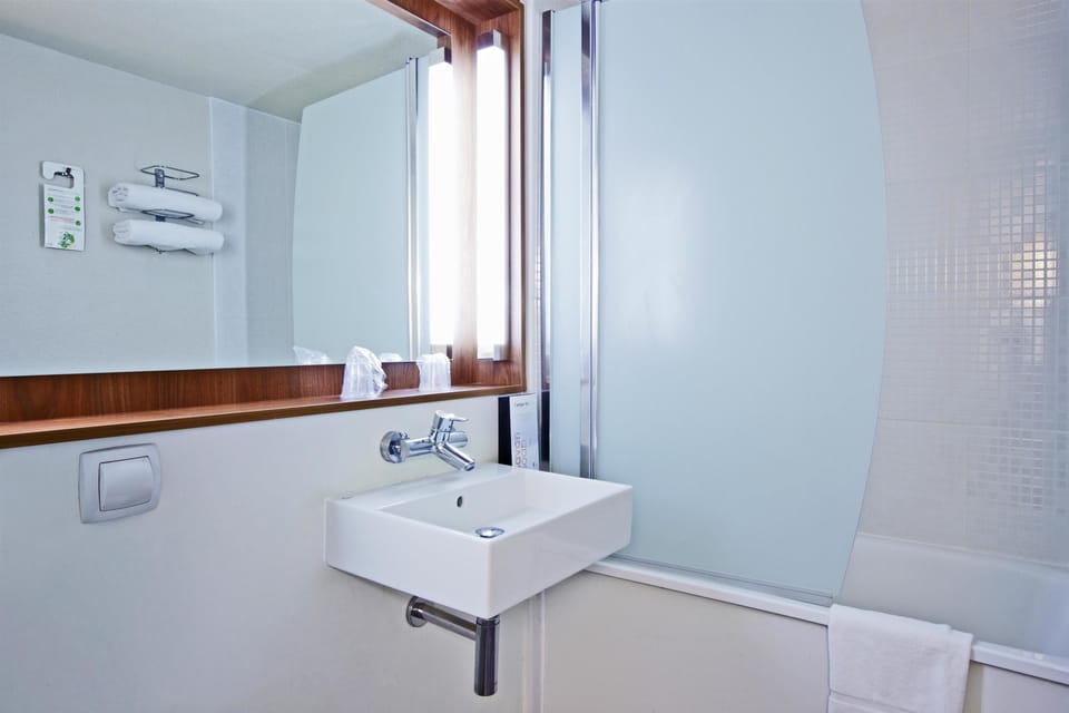 Eco-friendly toiletries, towels