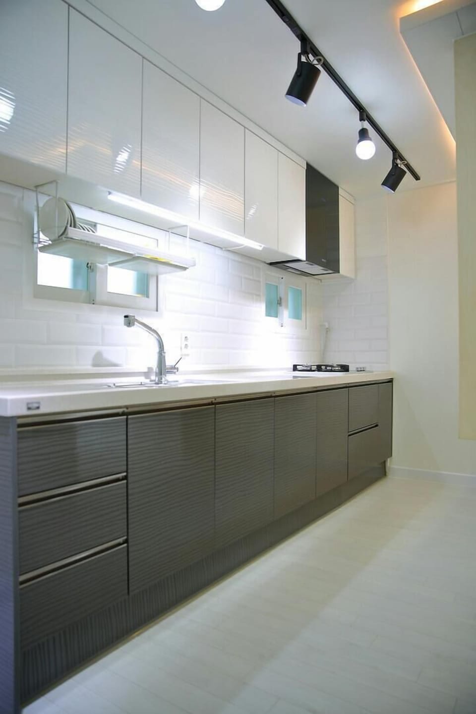 Suite | Private kitchenette | Full-size fridge, microwave, stovetop, rice cooker