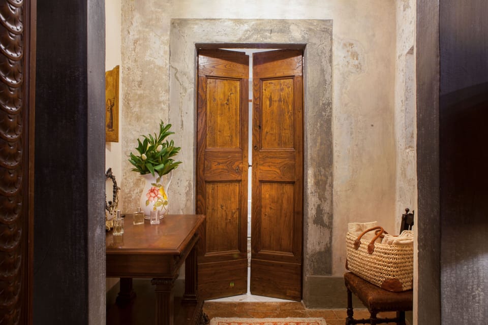 Exclusive Suite (Naldini) | Bathroom | Shower, rainfall showerhead, free toiletries, hair dryer